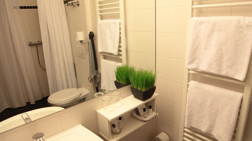 behindertenfreundliches Bad relexa hotel Berlin - Standard Zimmer behindertenfreundliches Bad
